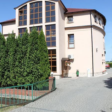 Hotel Oaza Prudnik Bagian luar foto