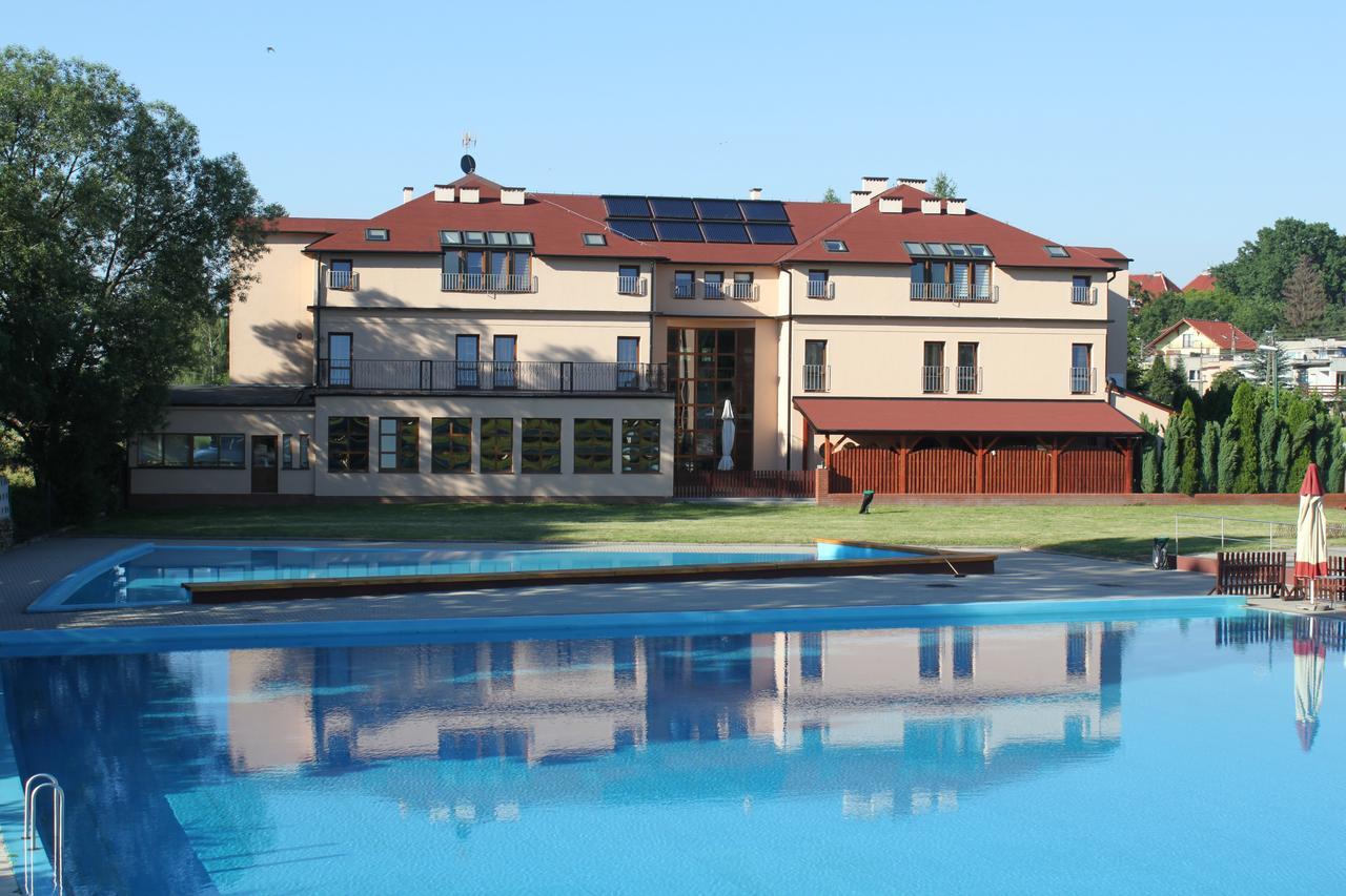 Hotel Oaza Prudnik Bagian luar foto