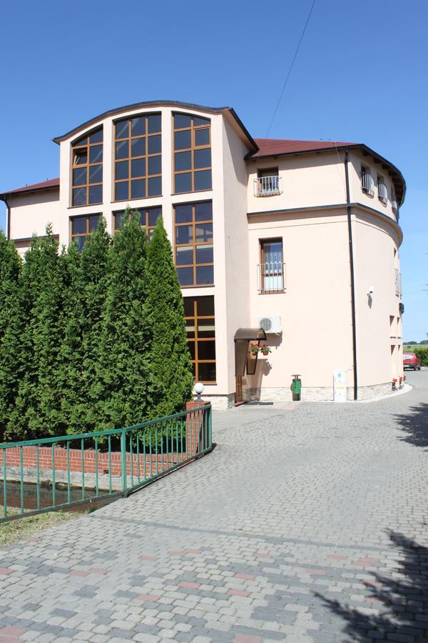 Hotel Oaza Prudnik Bagian luar foto