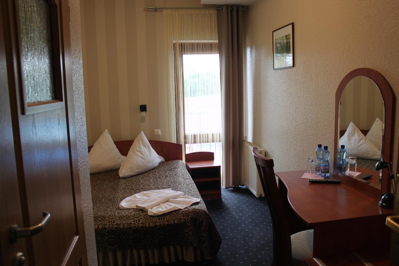 Hotel Oaza Prudnik Bagian luar foto