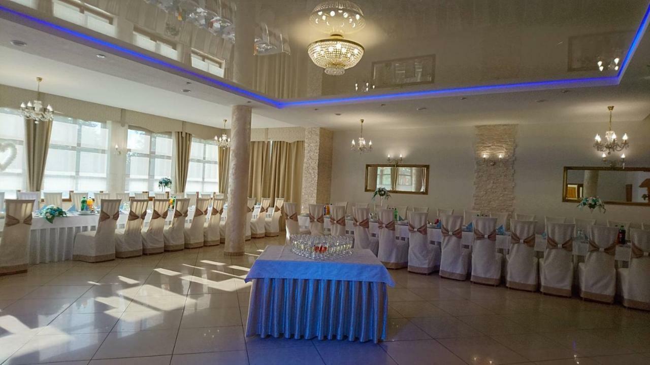 Hotel Oaza Prudnik Bagian luar foto