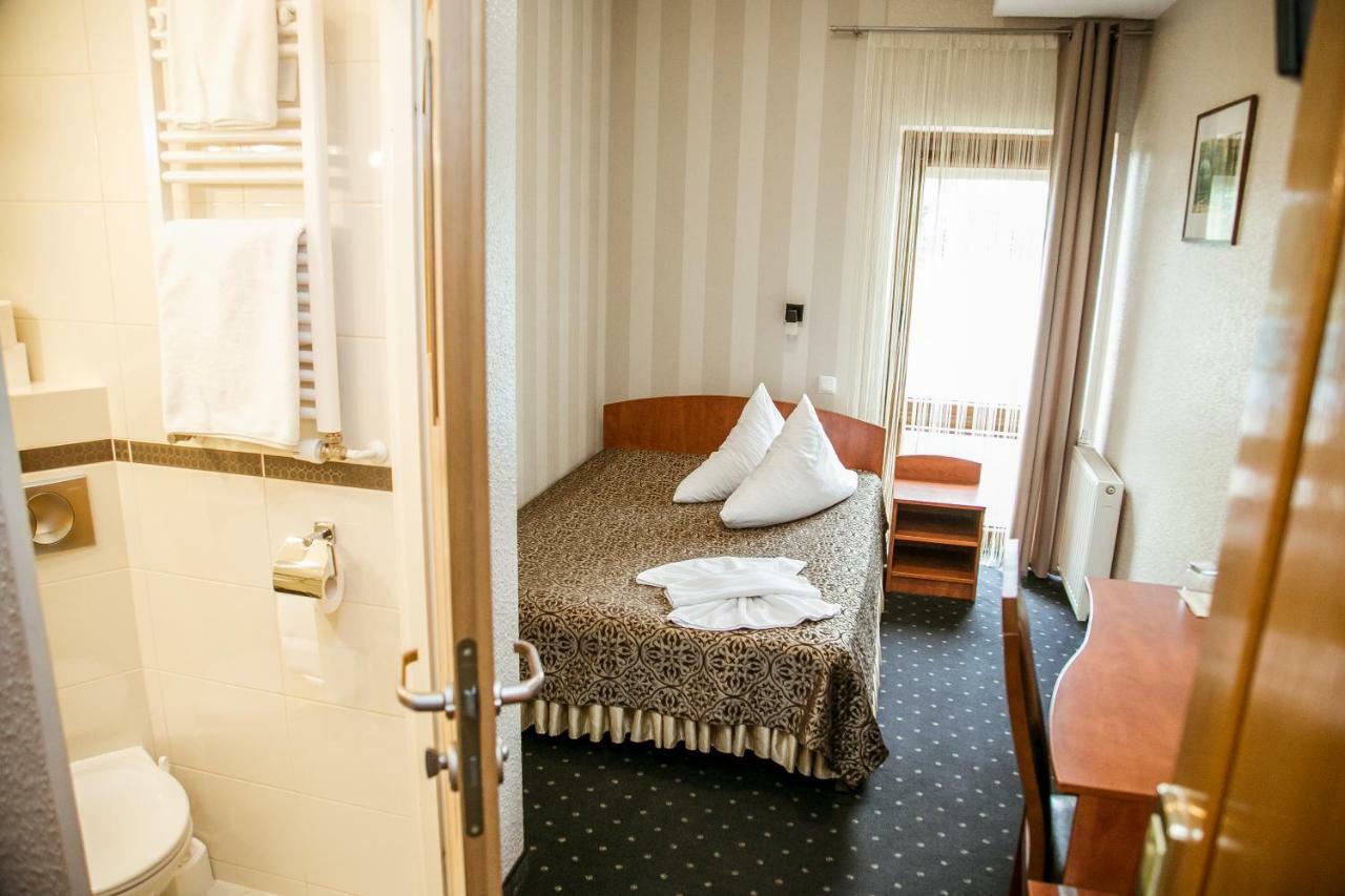 Hotel Oaza Prudnik Bagian luar foto