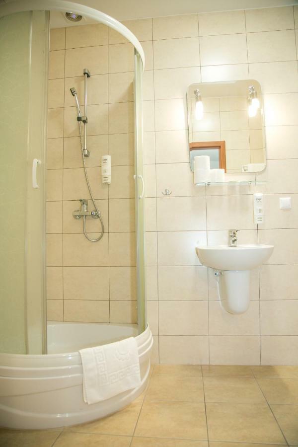 Hotel Oaza Prudnik Bagian luar foto