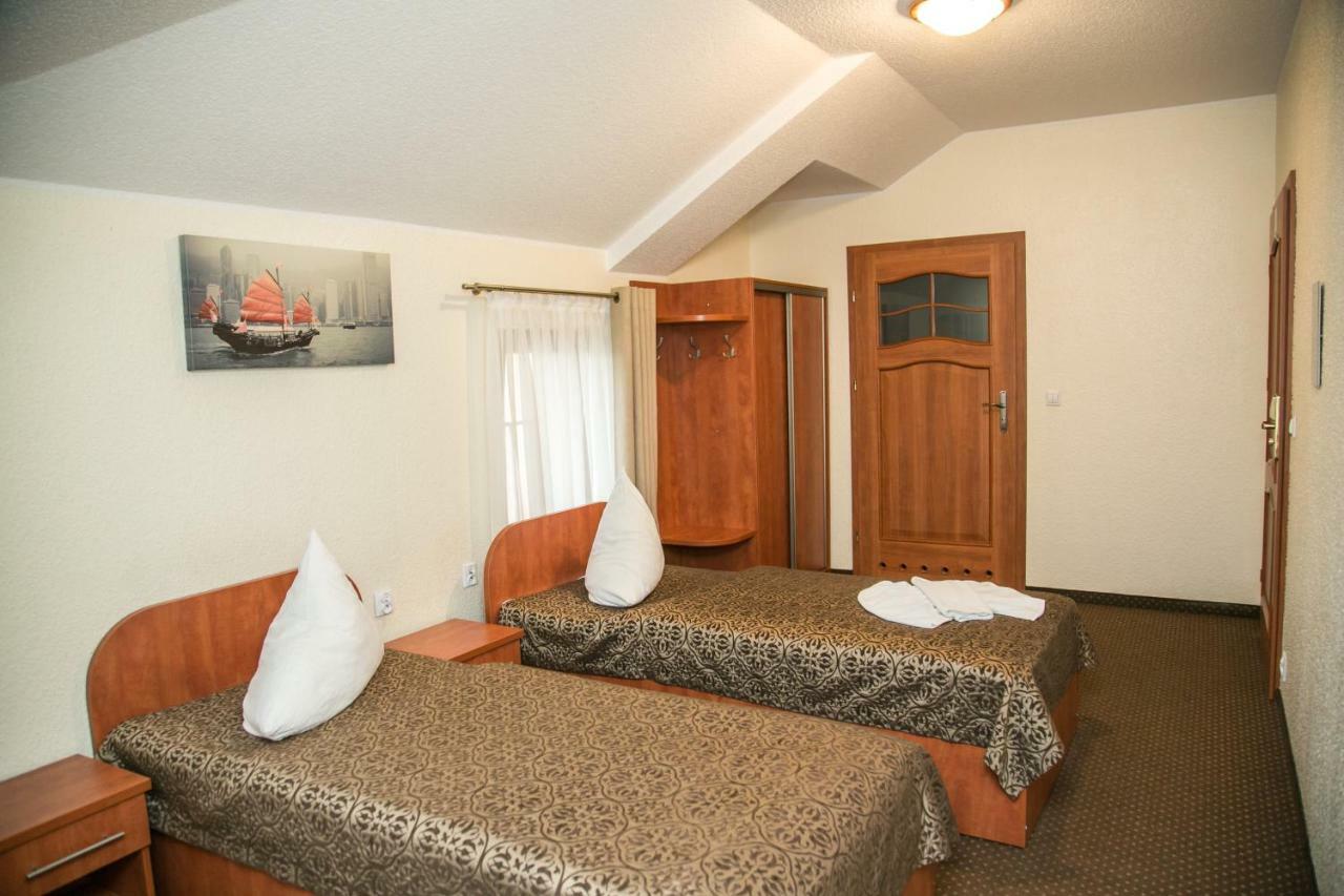 Hotel Oaza Prudnik Bagian luar foto