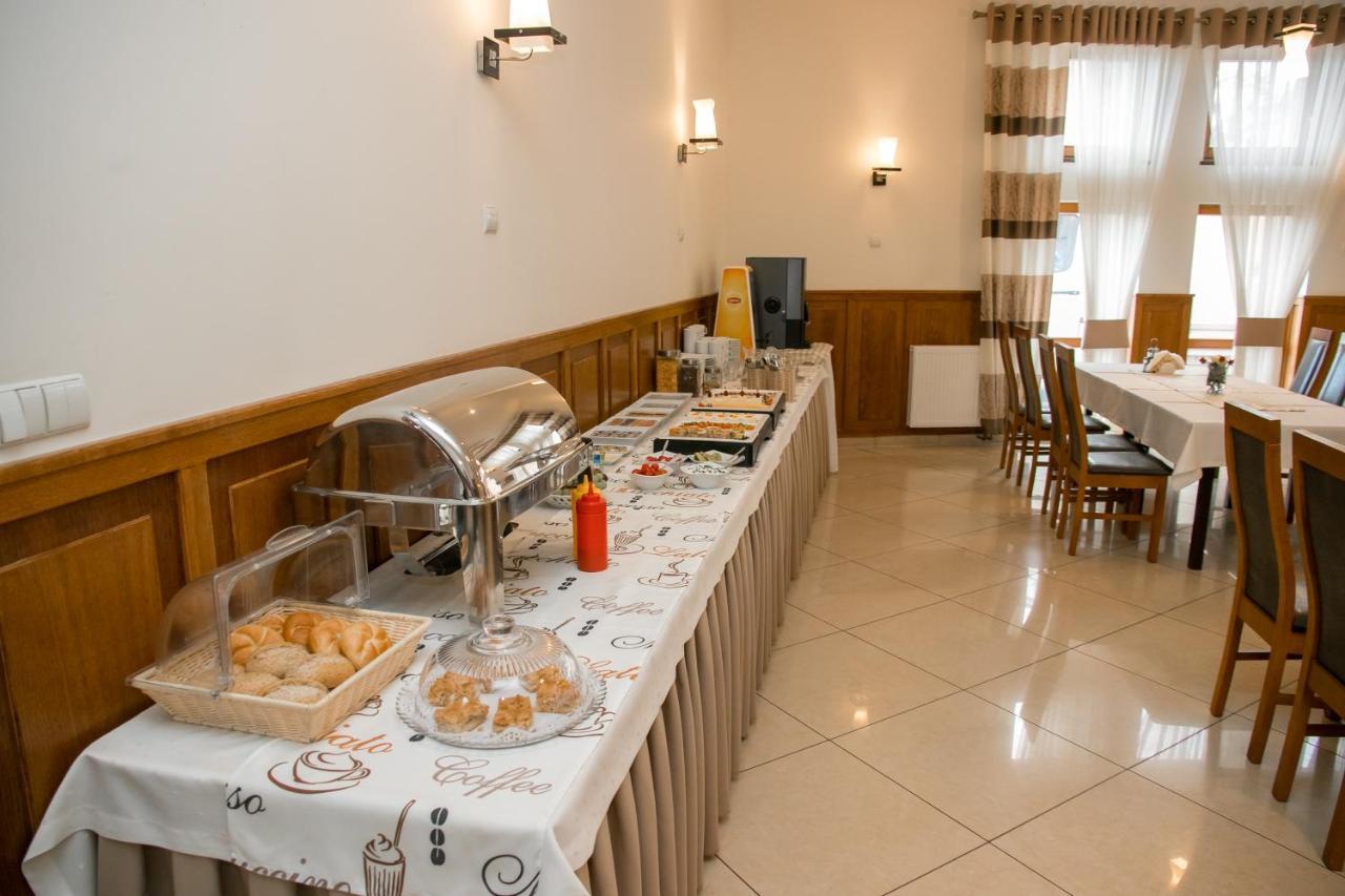 Hotel Oaza Prudnik Bagian luar foto